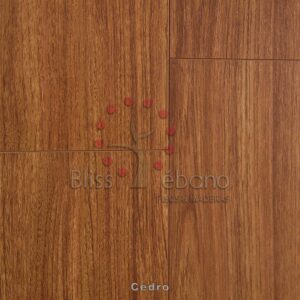 Muestra de piso Piso Laminado Cedro que muestra diferentes texturas y colores de madera, con logotipos de la empresa.