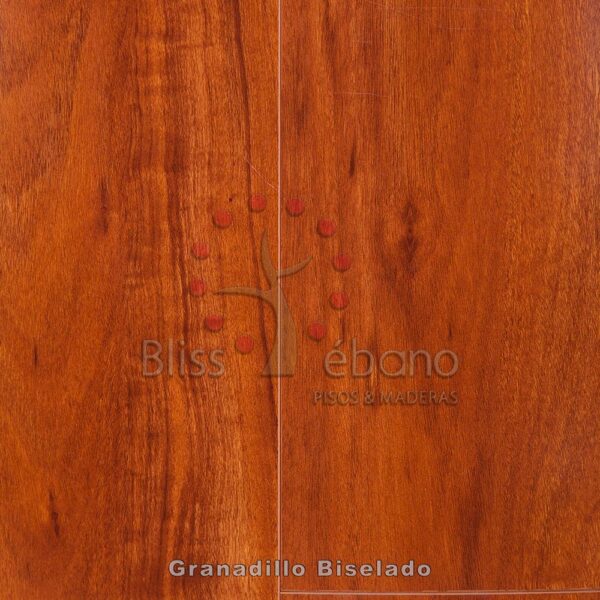 Muestra de tarima de madera Piso Laminado Granadillo Biselado con filigrana de marca.