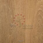 Muestra de piso Piso Laminado River que muestra un patrón y color específicos, con un logotipo de marca y anotaciones de texto.
