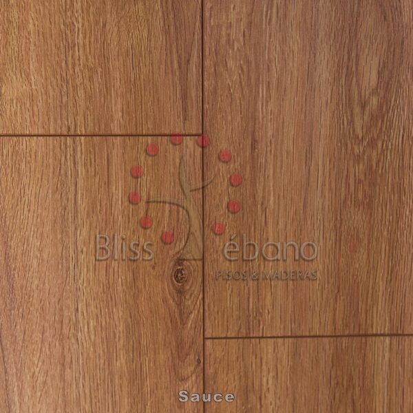 Muestra de piso de madera con diferentes tipos y acabados de madera con etiquetas "bliss ébano" y "Piso Laminado Sauce".